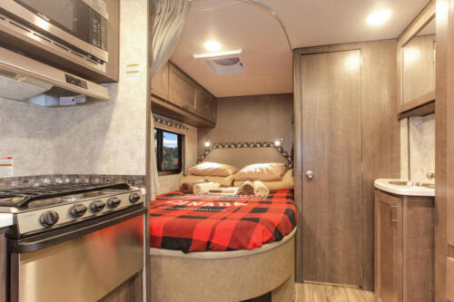 Four Seasons RV Rentals - Class C Large | Rear Bed & Stove