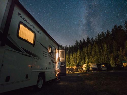 Four Seasons RV Rentals - Class C Medium Motorhome | Scenic in Whistler