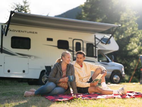 Four Seasons RV Rentals - Class C Medium Motorhome | Scenic Couple