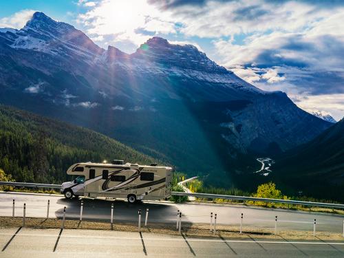 Four Seasons RV Rentals - Class C X-Large Motorhome | Scenic Icefields Parkway Road Trip