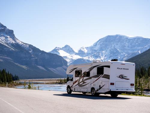 Four Seasons RV Rentals - Class C X-Large Motorhome | Scenic Icefields Parkway Road Trip
